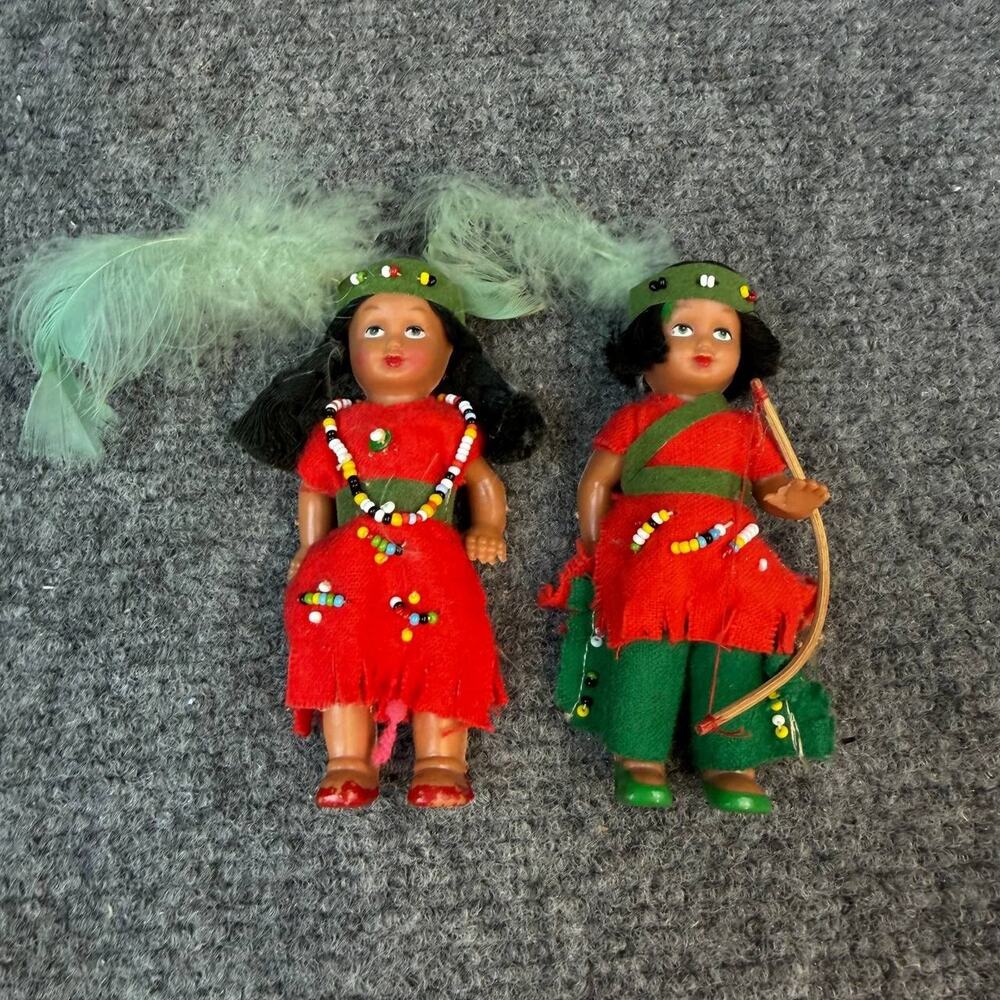 Vintage Native American Indian Dolls Set Feather Beaded Costume Display